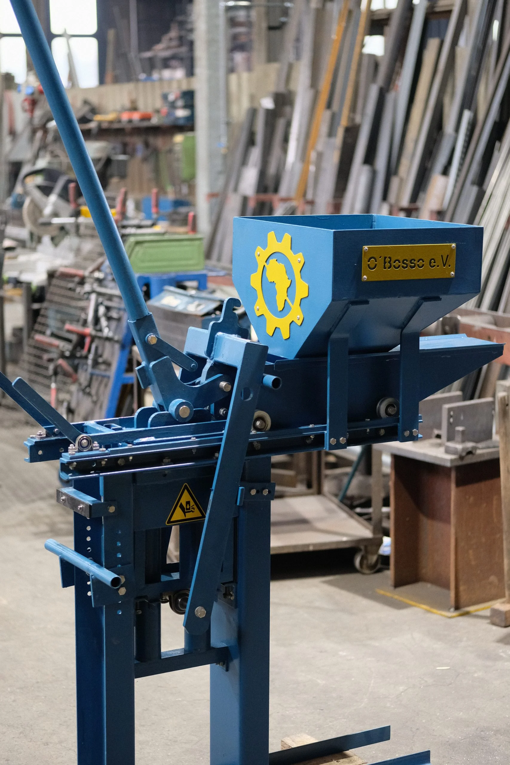 Close view of the clay brick press mechanism